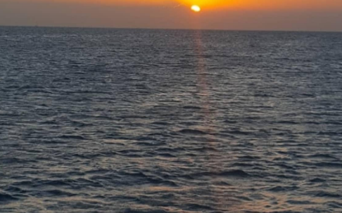 اجمل مناظر غروب الشمس علي البحر